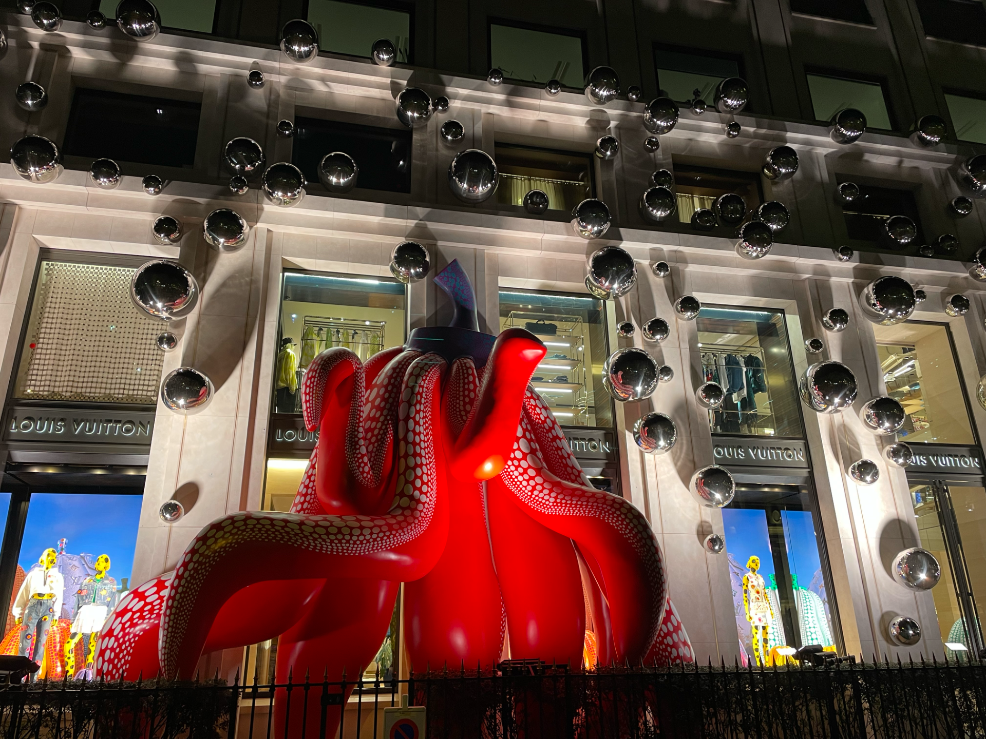 Facade Louis Vuitton